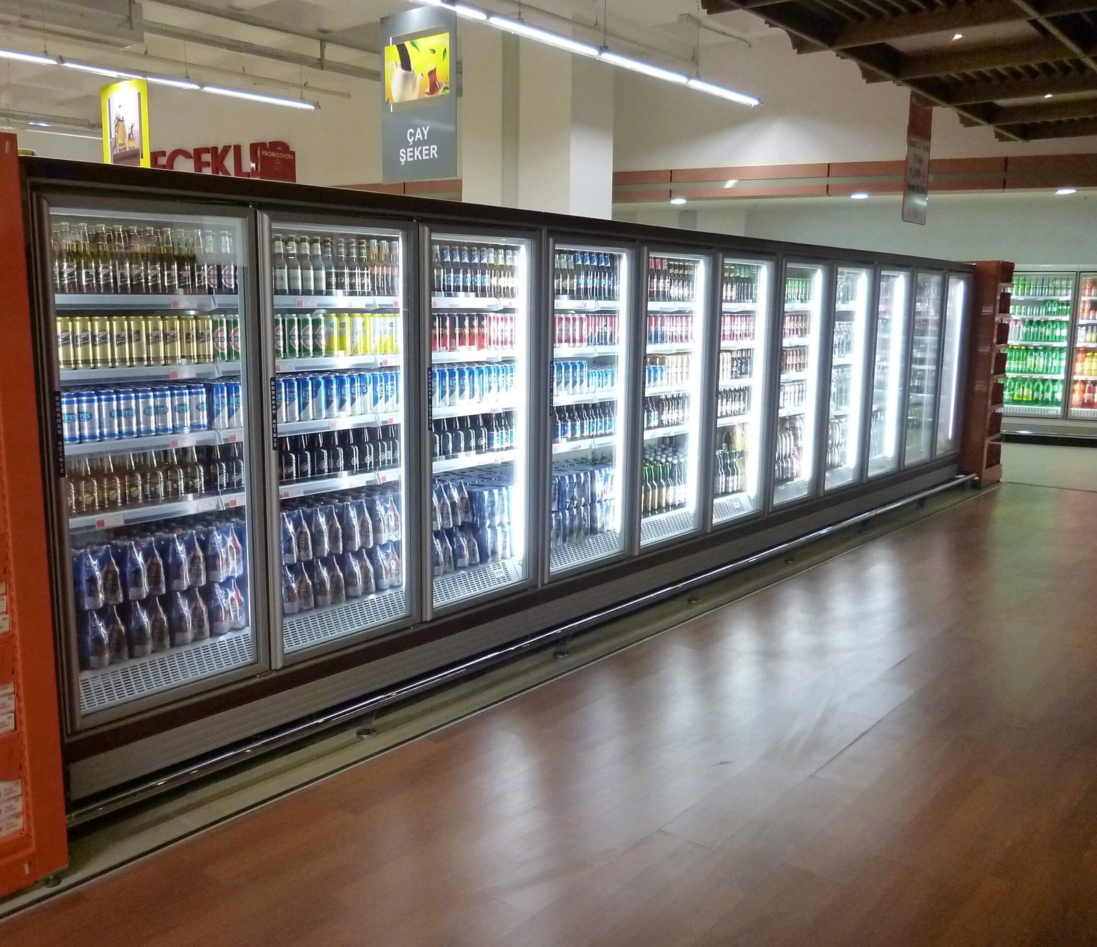 Nurdil camlı kapılı içecek soğutucu dolap sırası, yurt içi market