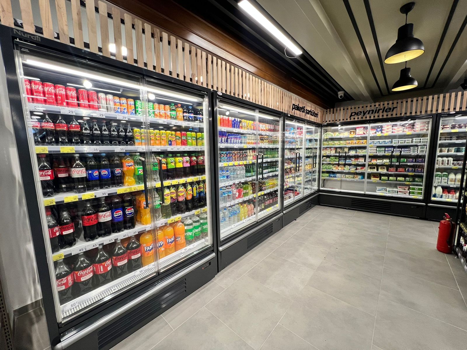 Yuvacık’ta market: içecek ve şarküteri soğutma dolapları