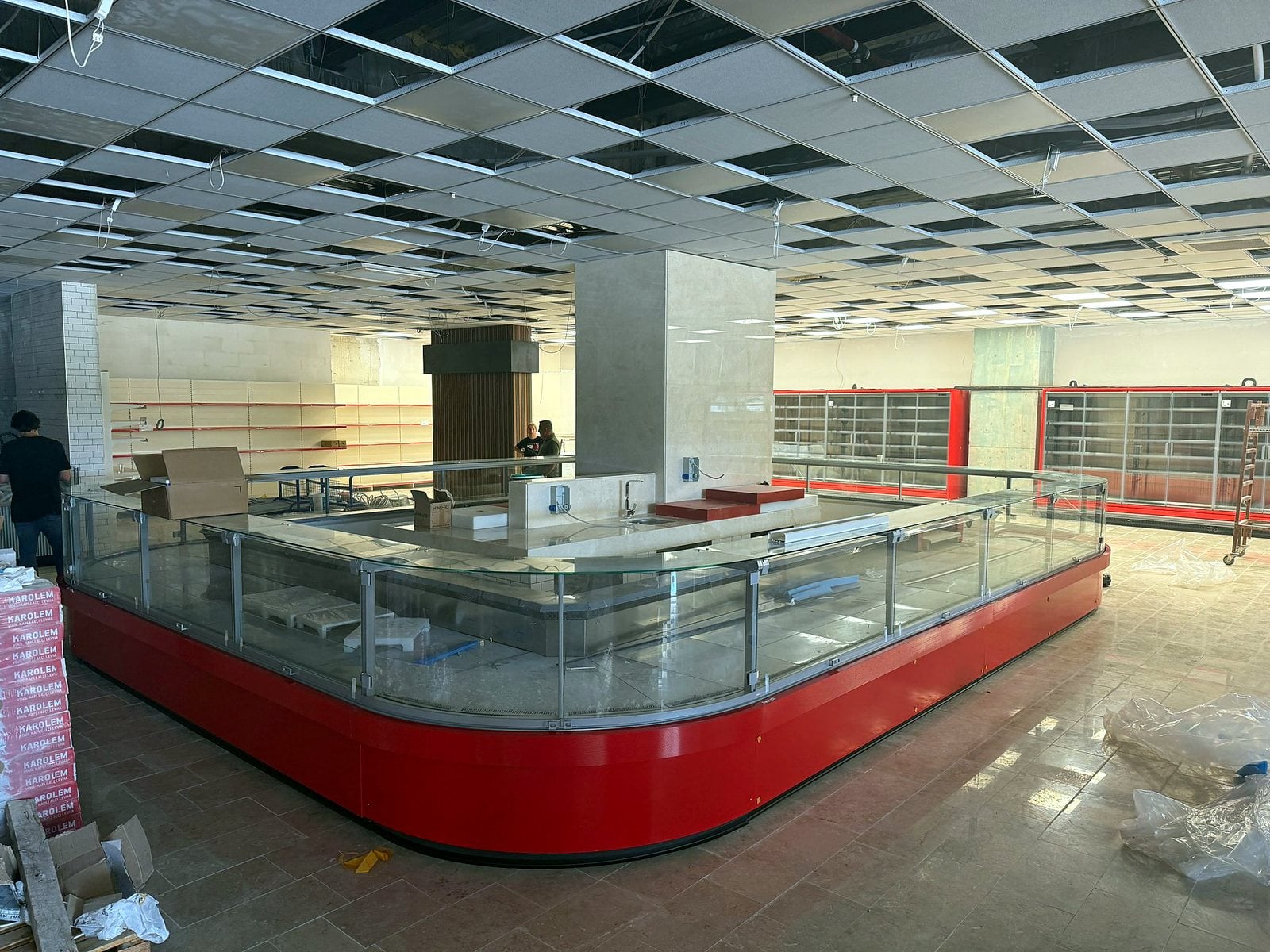 Markette soğutma reyonu ve dik soğutucu dolap kurulumu